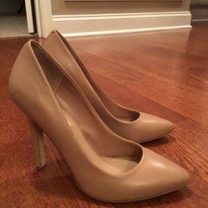 Steve Madden Nude Pumps